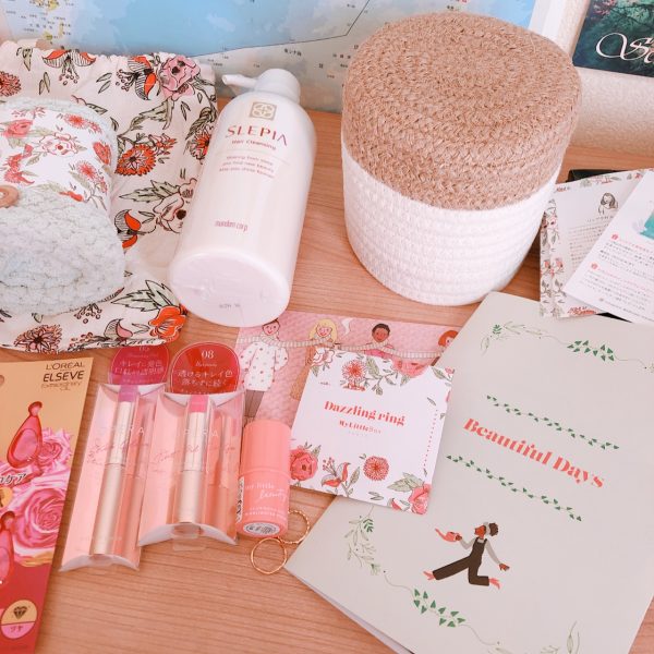 かわいい雑貨が入ったマイリトルボックス