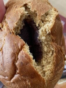 ベースブレッドは1個でおなか一杯になるしおいしい