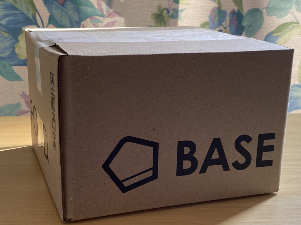 ベースブレッド初回継続セット14個入りの段ボールがとどいた