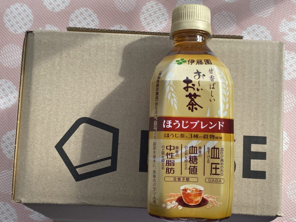 コンパクトな段ボールで届いたベースフードの定期便