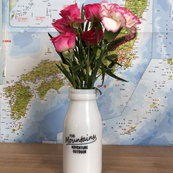 近所のダイソーには売ってなくって隣県のダイソーで見かけた小さい花瓶