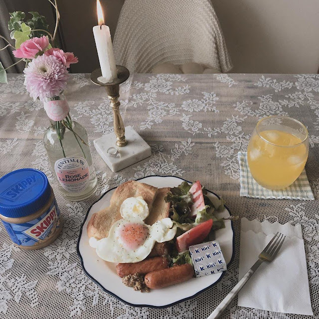 ブルーミーの花束が映えるかわいいボトル