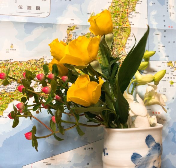 コップを花瓶にしてもいいねブルーミーの花束