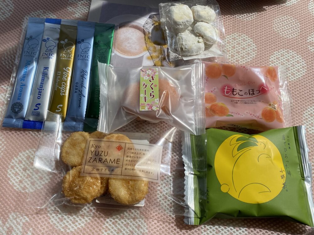 26年3月のコーヒーとお菓子の定期便イニックコーヒーカフェメゾンボックスの中身