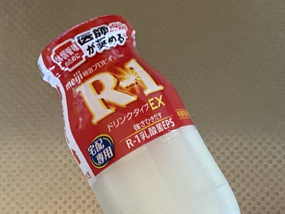 明治の宅配で週２届けてもらっているアールワンの瓶