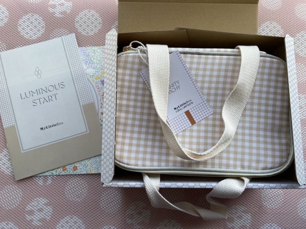 バニティバッグがかわいいシュウウエムラコラボのマイリトルボックス