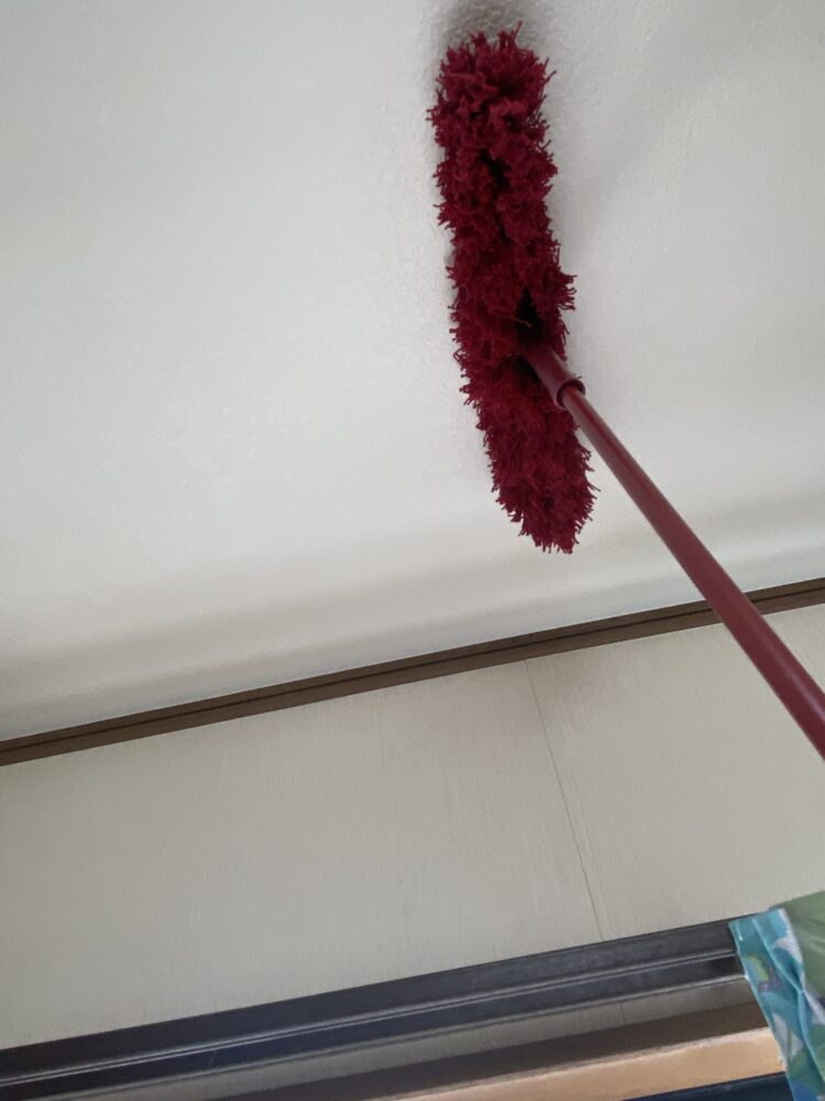 ダスキンモップで天井をお掃除