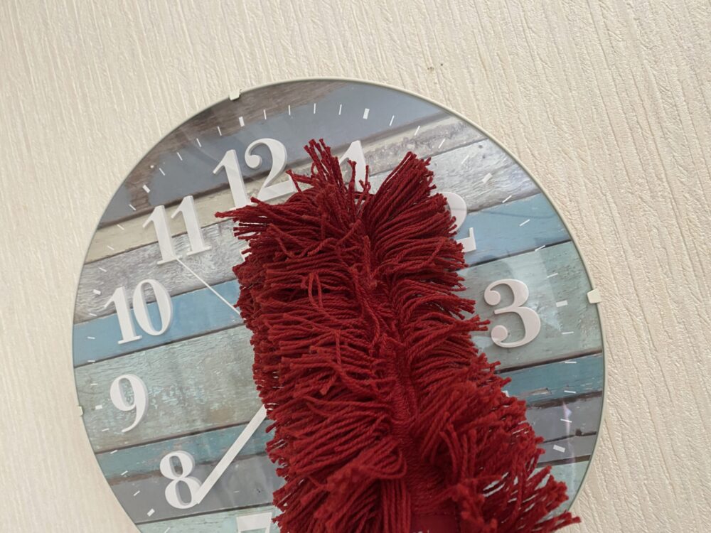 壁掛け時計をダスキンハンディモップでお掃除