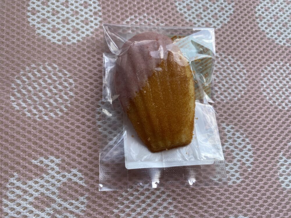 苺マドレーヌがコーヒーおやつの定期便カフェメゾンにはいっていた