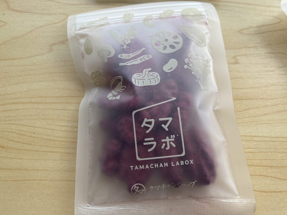 ベリーの酸味がほどよいぺーカンナッツがおやつの定期便に入っていたよ