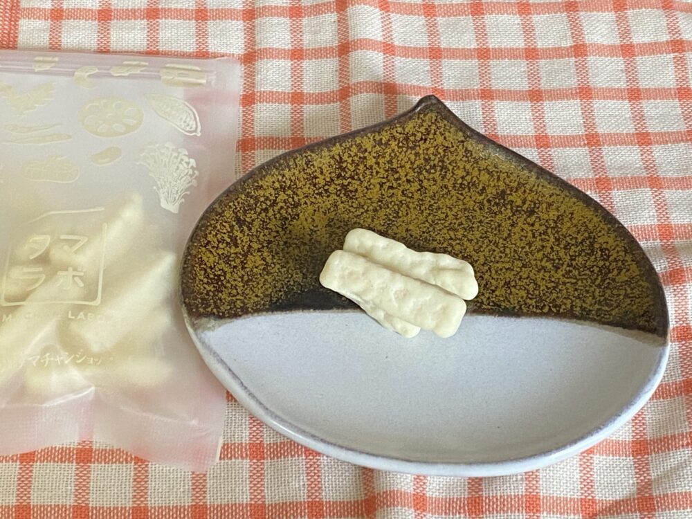サクまいもはミルキーなホワイトチョコティングされた芋けんぴが超おいしい