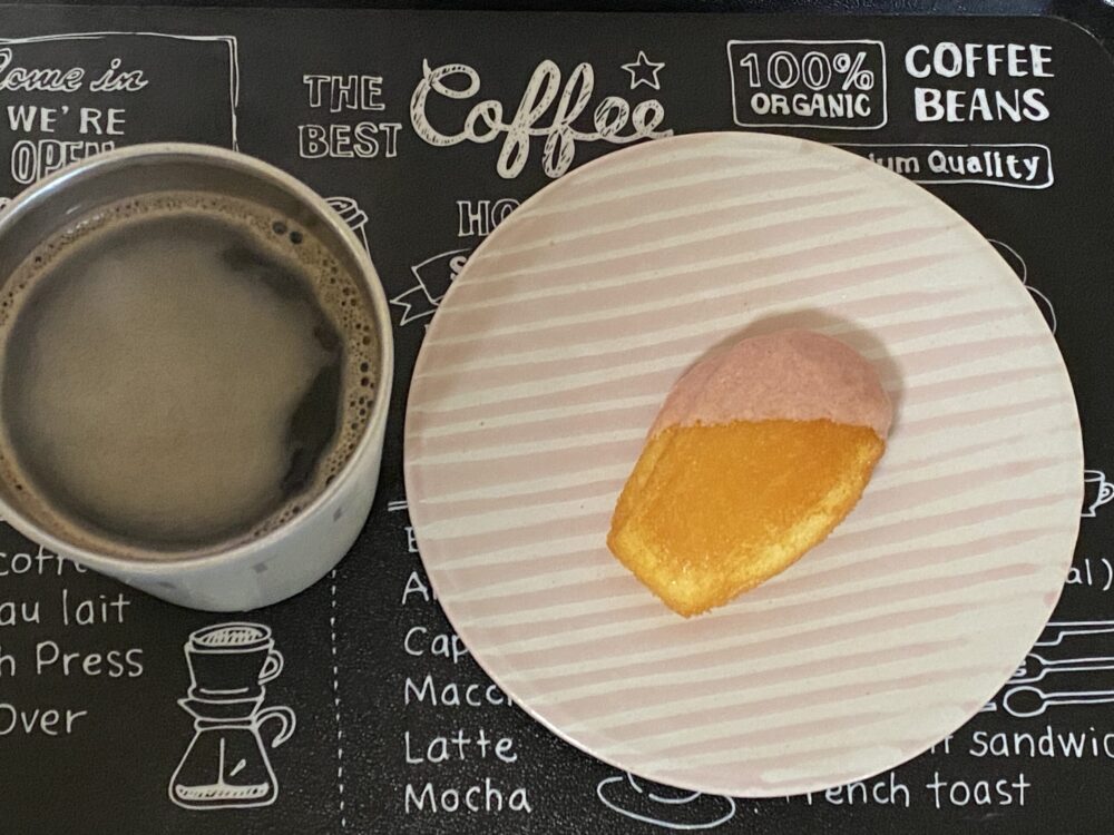 イニックコーヒー「エチオピア」にあういちごマドレーヌがおやつの定期便カフェメゾンに入っていた