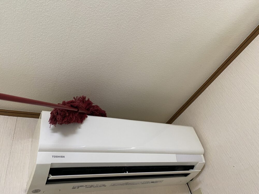 エアコンの上掃除できるの最高。ダスキンモップ