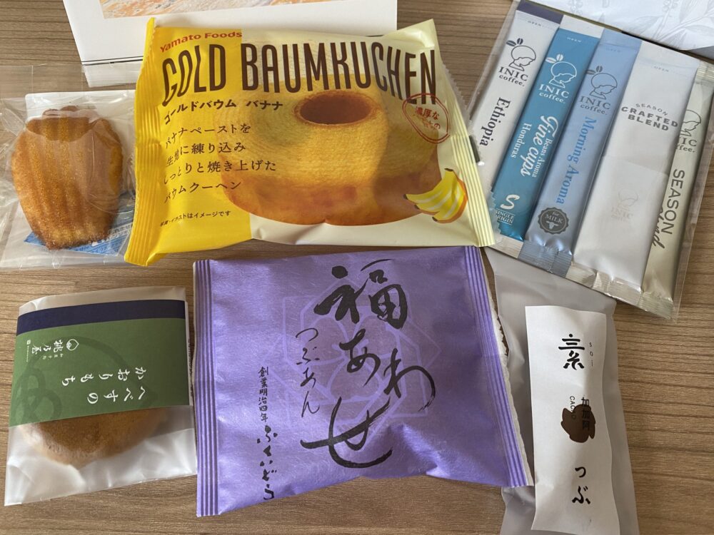 カフェメゾンに入ってたお菓子と珈琲。こちらは7月号の中身写真