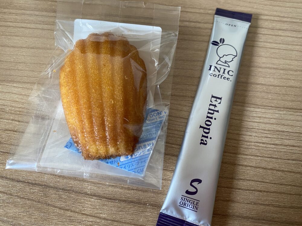 イニックコーヒーエチオピアとの相性がいいマドレーヌオレンジ味