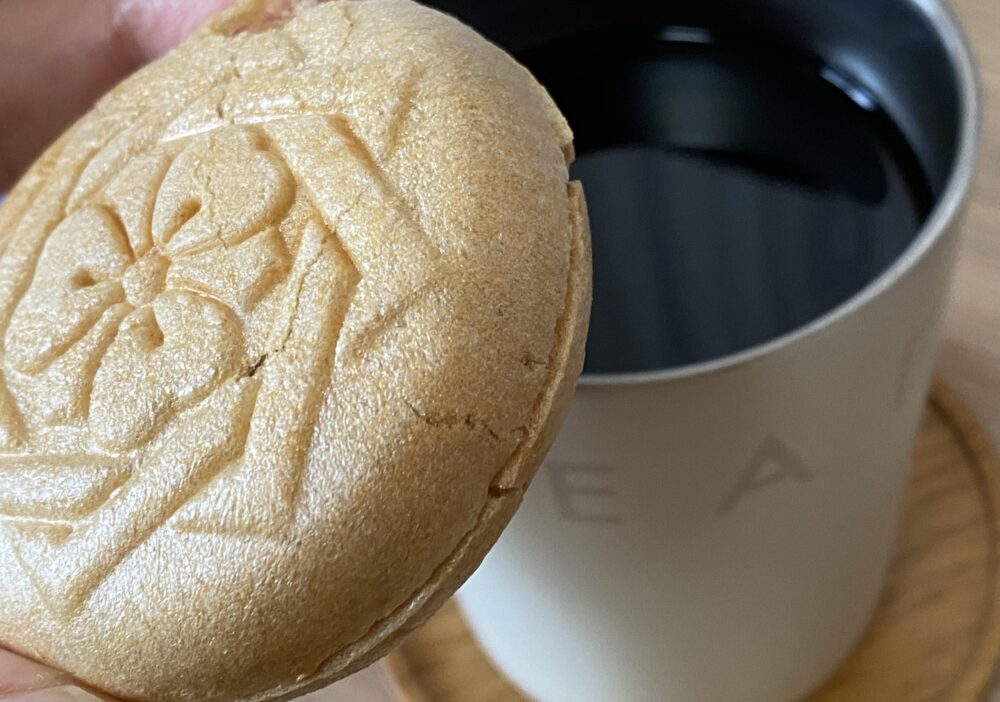 カフェメゾンに入っていたコーヒーに合う最中